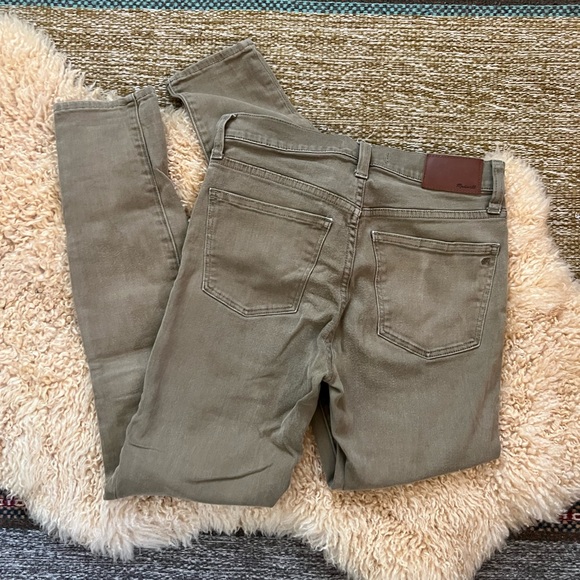 Madewell 9” High Riser Skinny Skinny Garment-Dyed Jeans - Picture 2 of 4